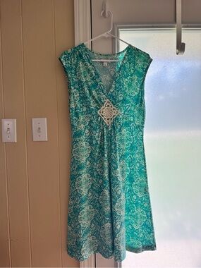 Green Printed V-Neck Summer Dress with Crochet Accent